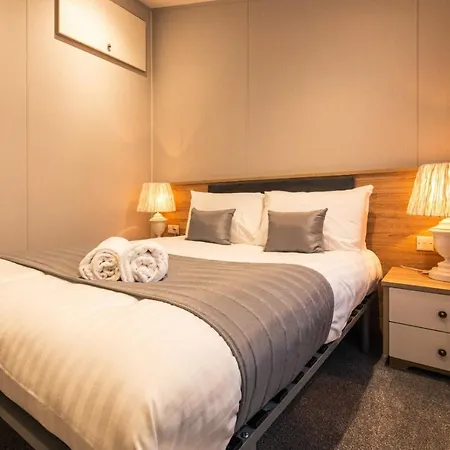 The Haven With Hot Tub * York