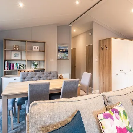 The Haven With Hot Tub Lodge *