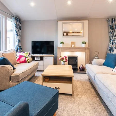 The Haven With Hot Tub Lodge *