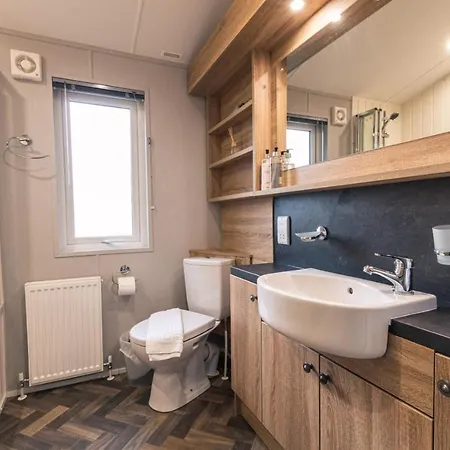 The Haven With Hot Tub Lodge