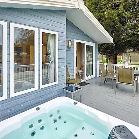 The Haven With Hot Tub *