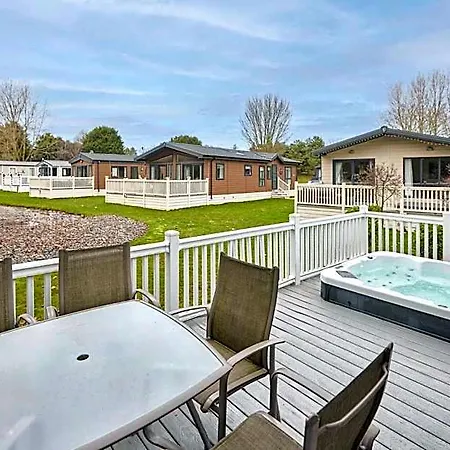 Chalé The Haven With Hot Tub York