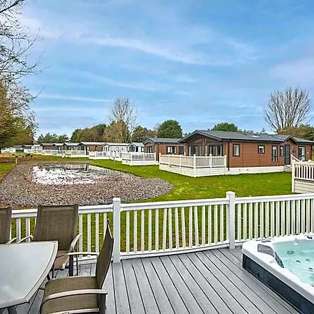 Chalé The Haven With Hot Tub York